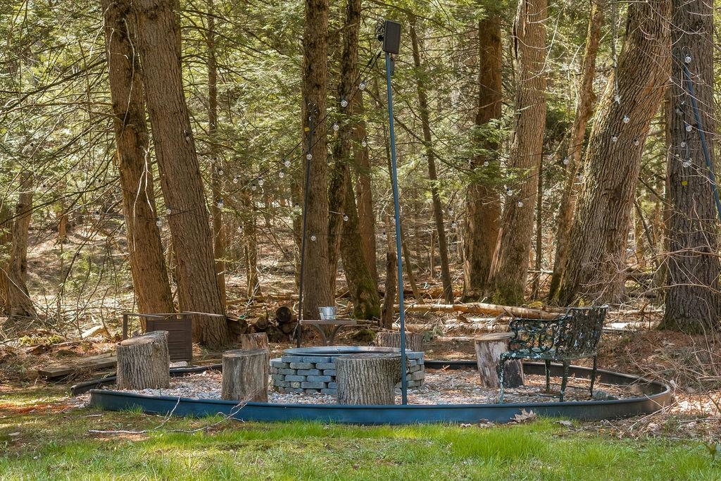 957 Marsh Family Road Hartford, VT 05059 - Photo 6 of 33
