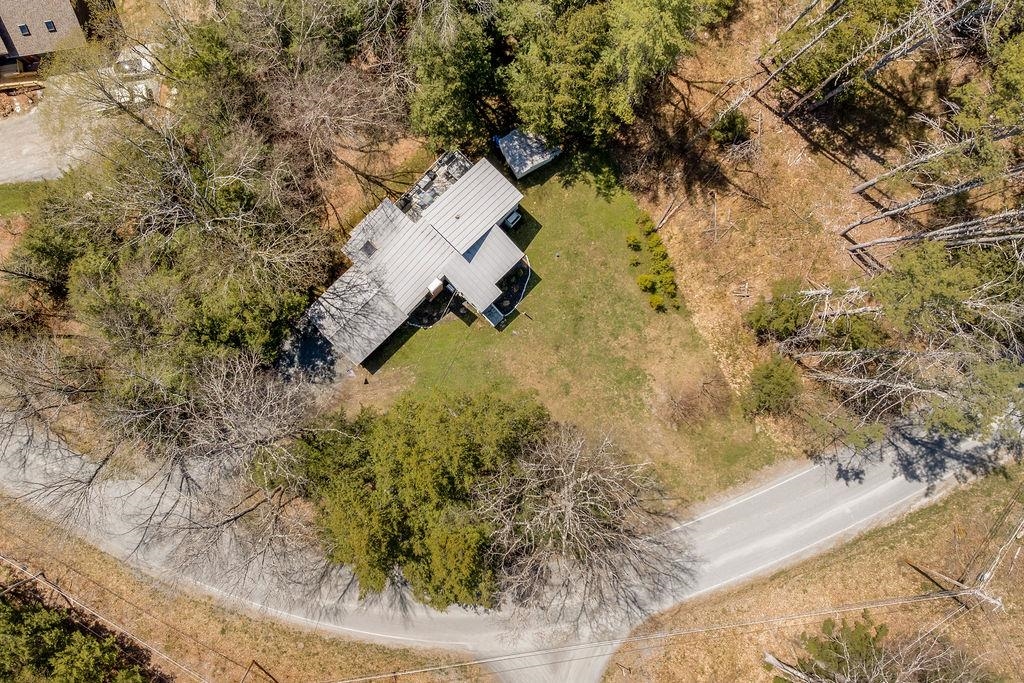 957 Marsh Family Road Hartford, VT 05059 - Photo 8 of 33