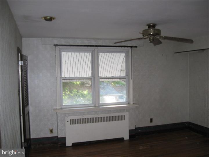 636 Briarcliff Road Upper Darby, PA 19082 - Photo 3 of 8