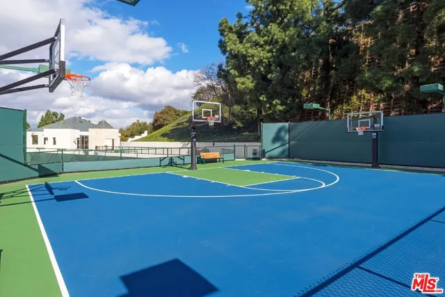 a view of a tennis court