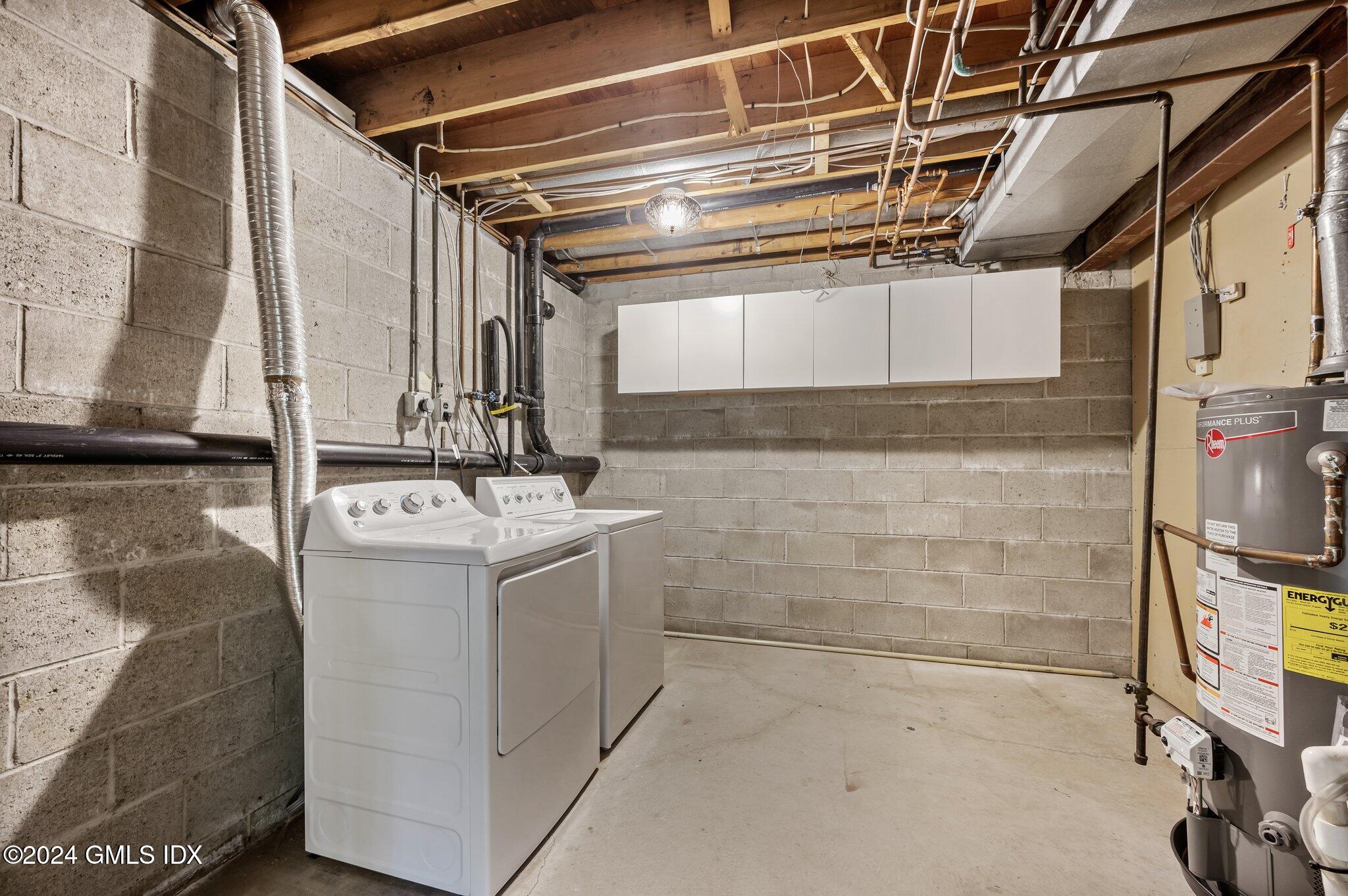 75 Silo Circle, Unit 75 Riverside, CT 06878 - Photo 36 of 53 a utility room with a washer and dryer
