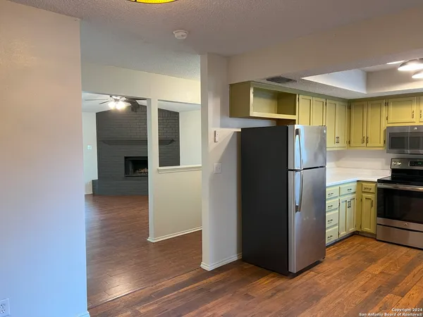 $1,575 | 1301 Eli Whitney, Schertz, TX 78154