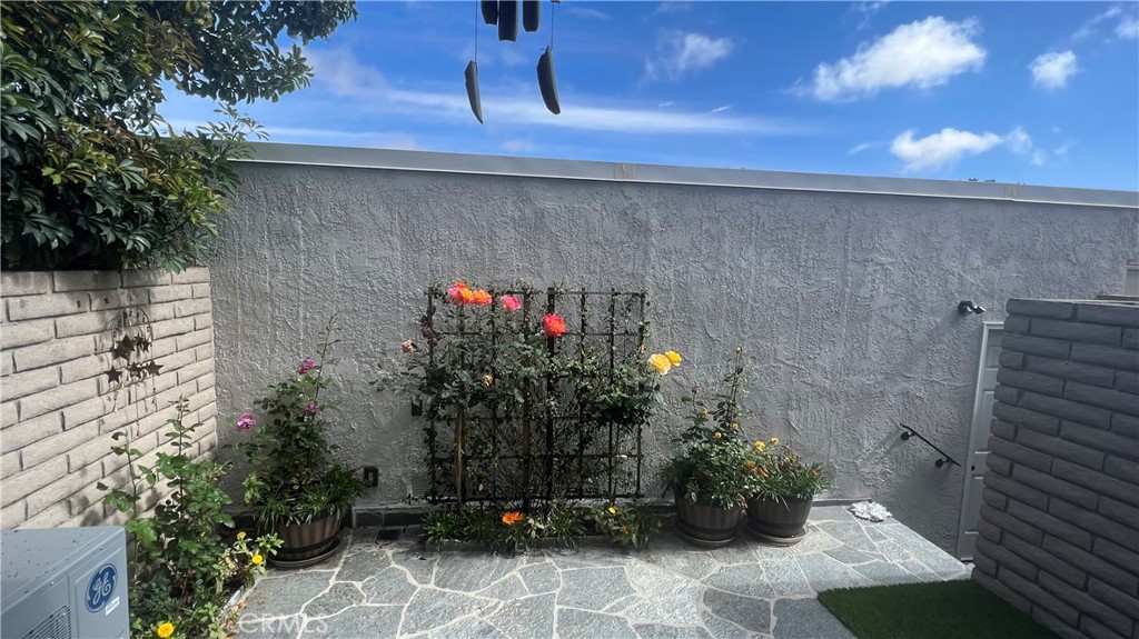 28033 Ridgecove Court North Rancho Palos Verdes, CA 90275 - Photo 11 of 11 a potted plant sitting in front of a bathroom