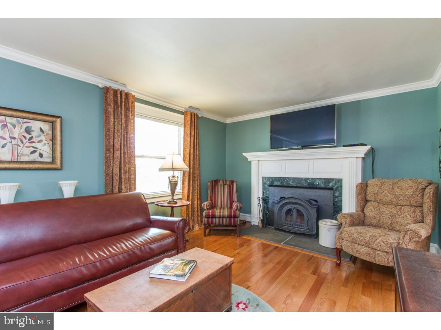 20 Princeton Road Havertown, PA 19083 - Photo 5 of 24 Living Room