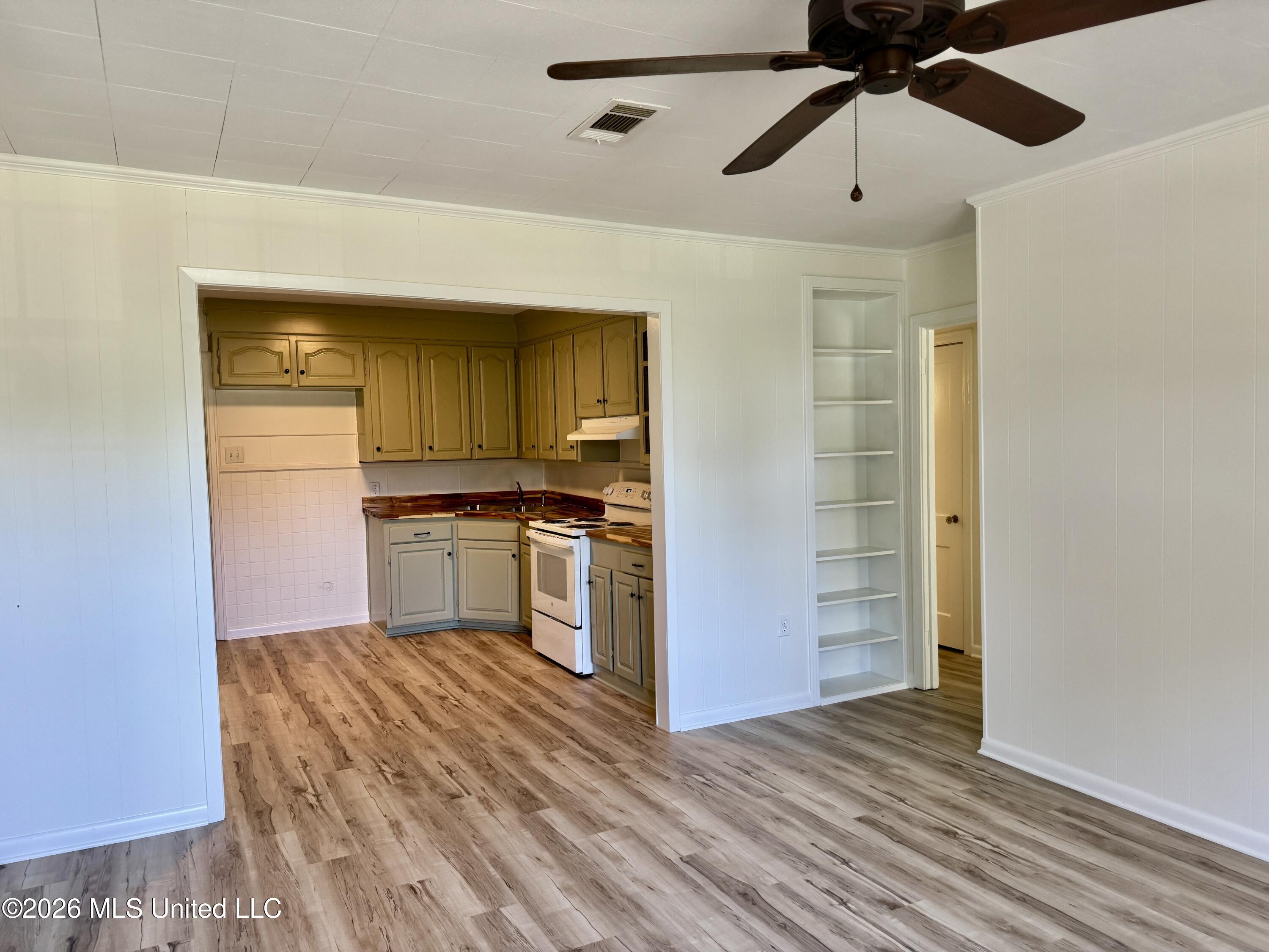 3605 Ridgewood Road Natchez, MS 39120 - Photo 6 of 26 IMG_0231