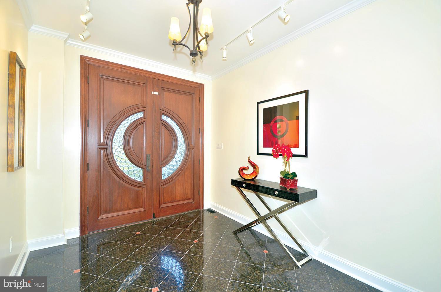 5107 Westport Road Chevy Chase, MD 20815 - Photo 4 of 30 Interior (General)