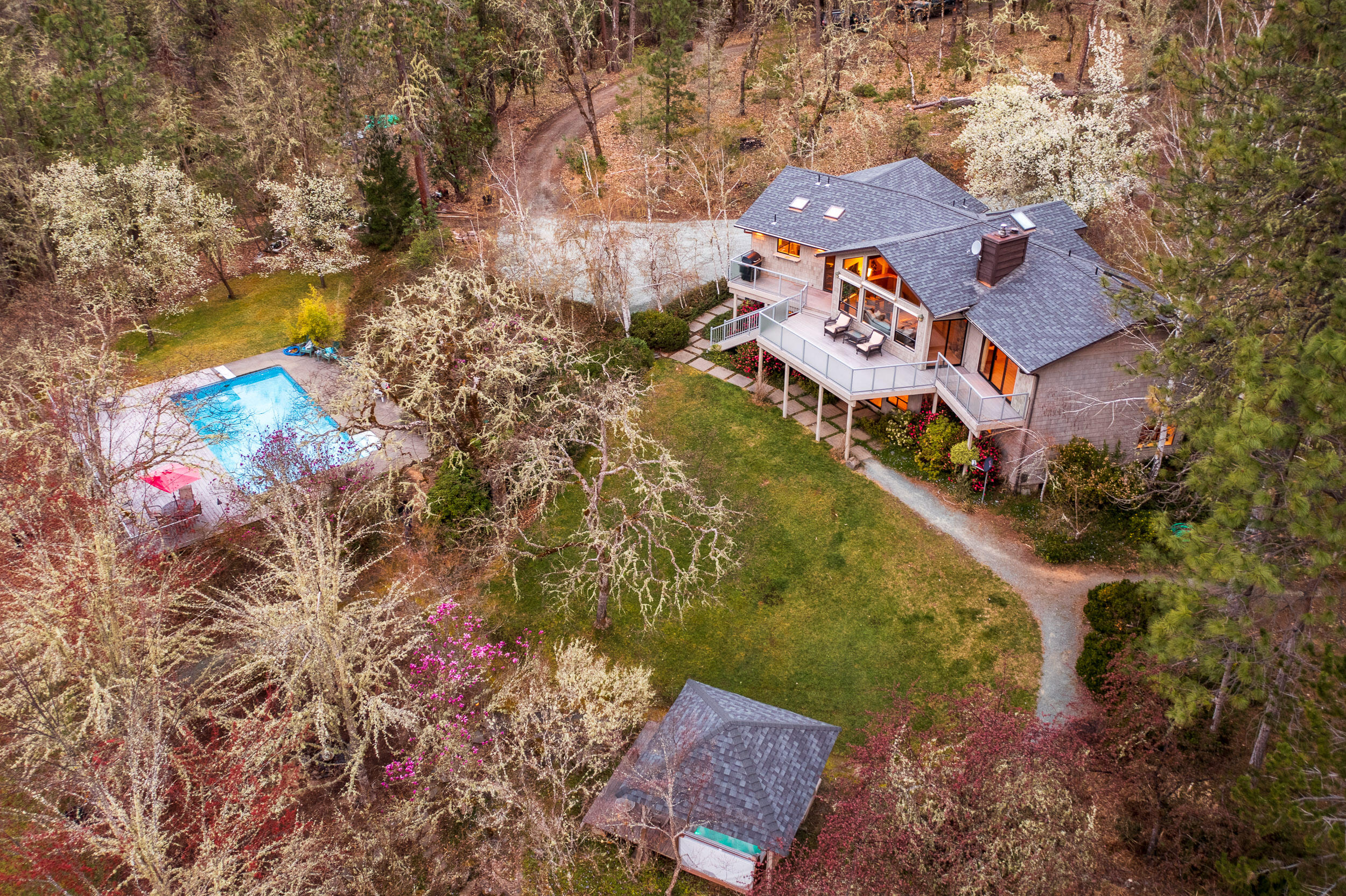 1450 Hugo Road Merlin, OR 97532 - Photo 9 of 47 3