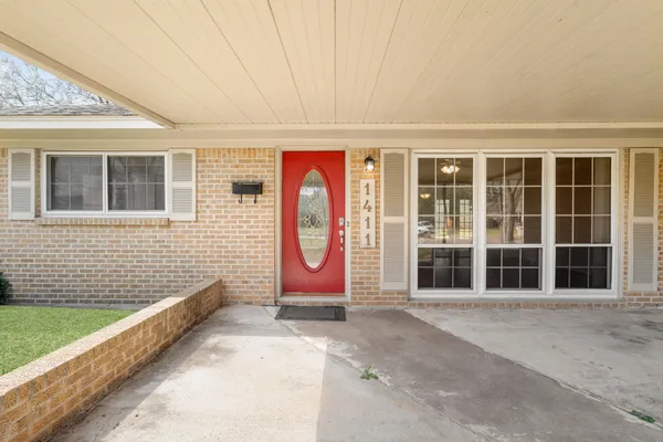 $2,700 | 1411 Conrad Sauer Drive, Houston, TX 77043