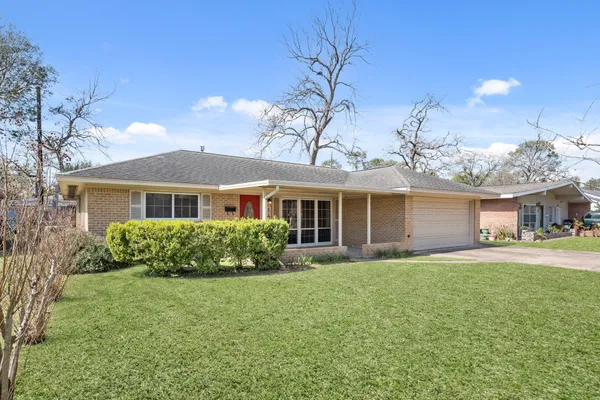 $2,700 | 1411 Conrad Sauer Drive, Houston, TX 77043