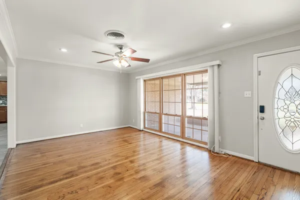 $2,700 | 1411 Conrad Sauer Drive, Houston, TX 77043