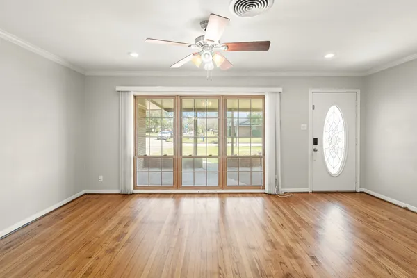 $2,700 | 1411 Conrad Sauer Drive, Houston, TX 77043