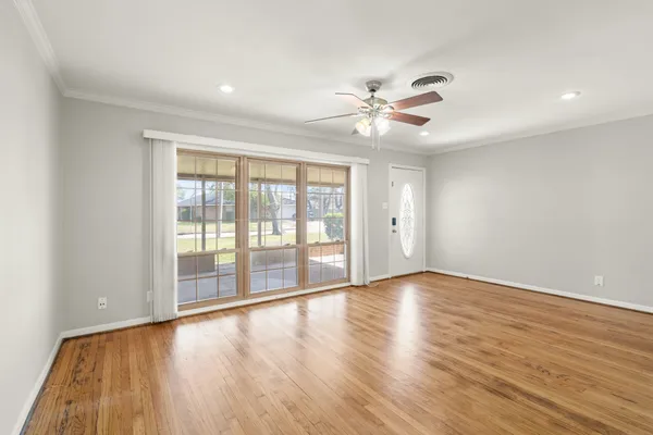 $2,700 | 1411 Conrad Sauer Drive, Houston, TX 77043