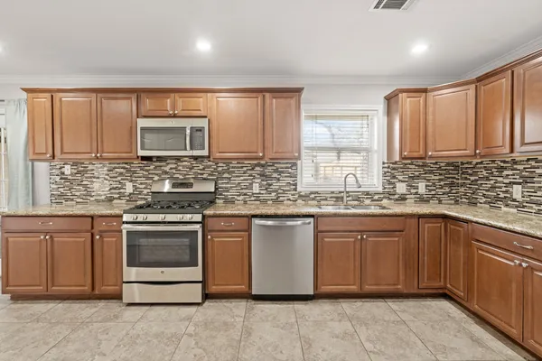 $2,700 | 1411 Conrad Sauer Drive, Houston, TX 77043