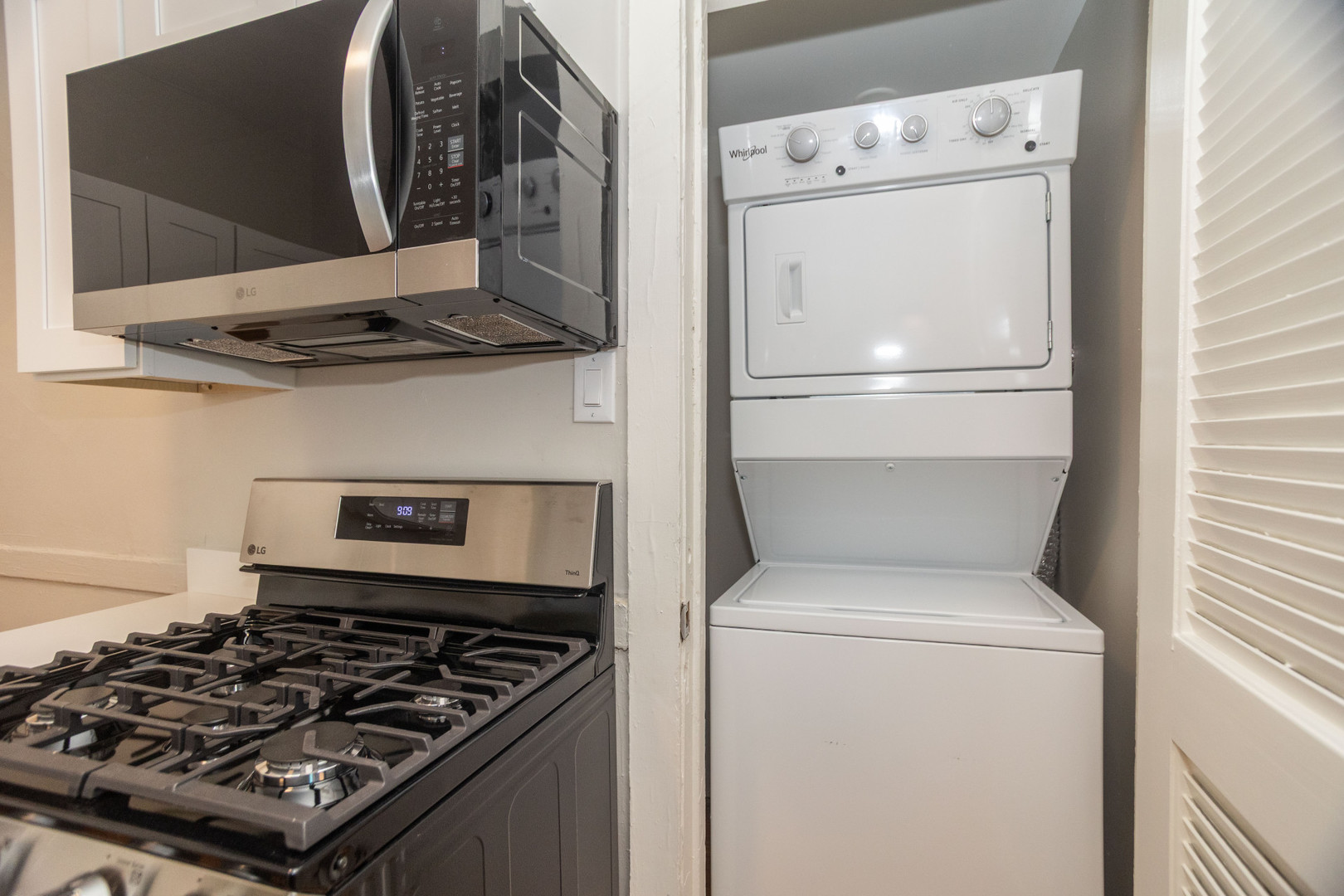 2112 West Roscoe Street, Unit 2F Chicago, IL 60618 - Photo 11 of 11