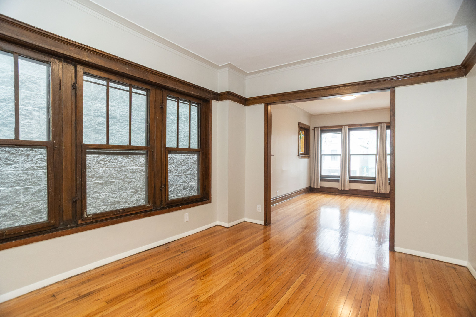 2112 West Roscoe Street, Unit 2F Chicago, IL 60618 - Photo 4 of 11