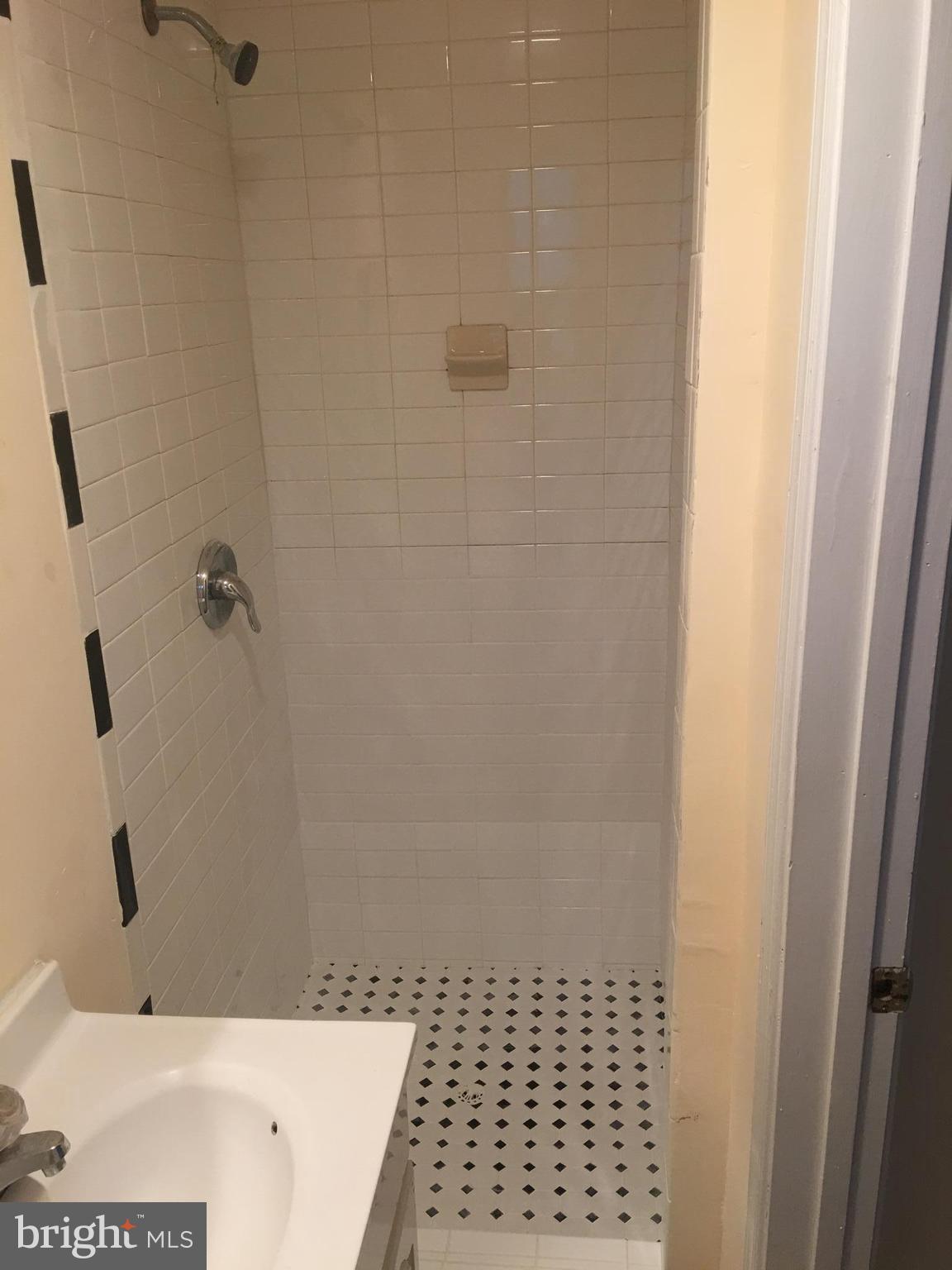 970 Mt Olivet Road Northeast Washington, DC 20002 - Photo 6 of 10 Bath