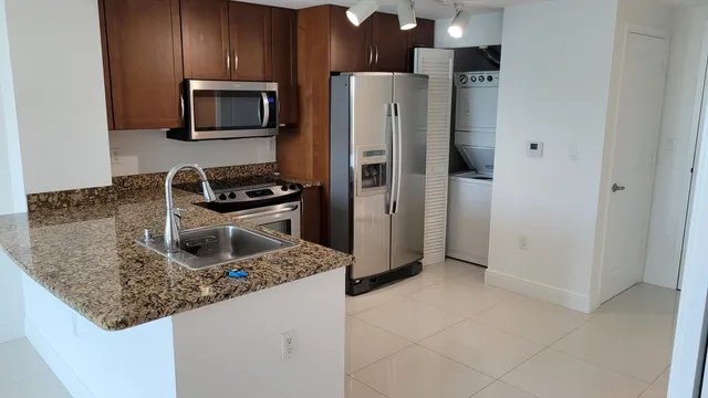 $1,925 | 400 North Federal Highway, Unit 414N, Boynton Beach, FL 33435