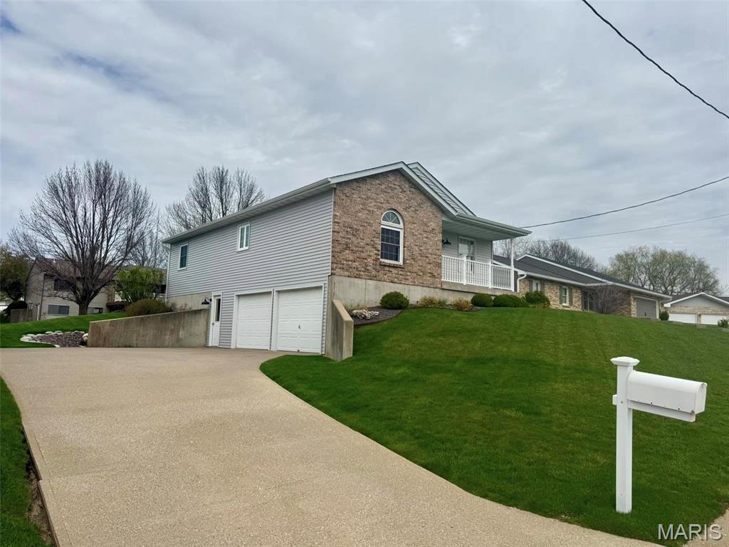 4156 Red Bud Drive Hannibal, MO 63401 - Photo 3 of 18