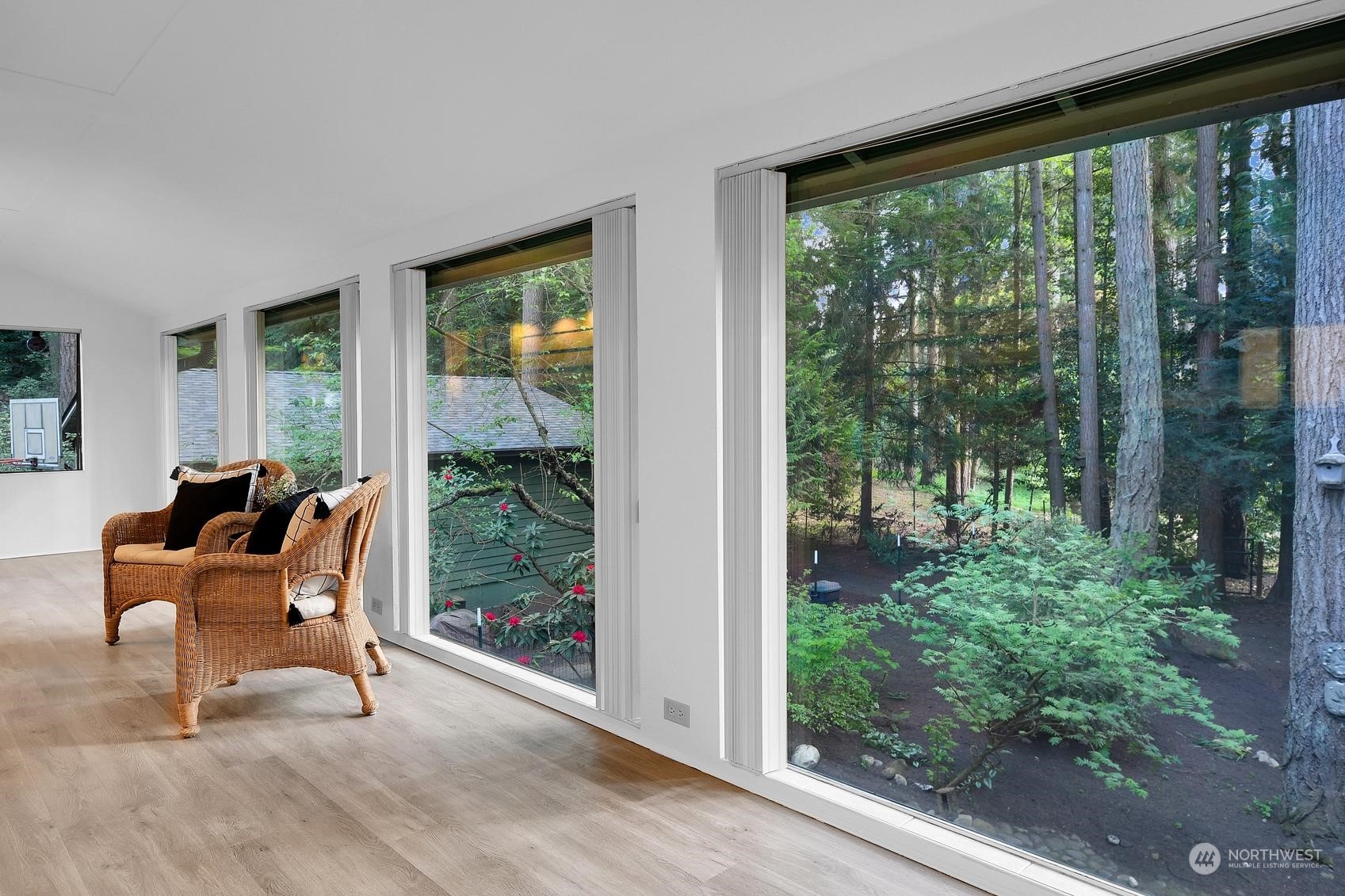 318 170th Place Southwest Bothell, WA 98012 - Photo 14 of 34 a outdoor view with a garden