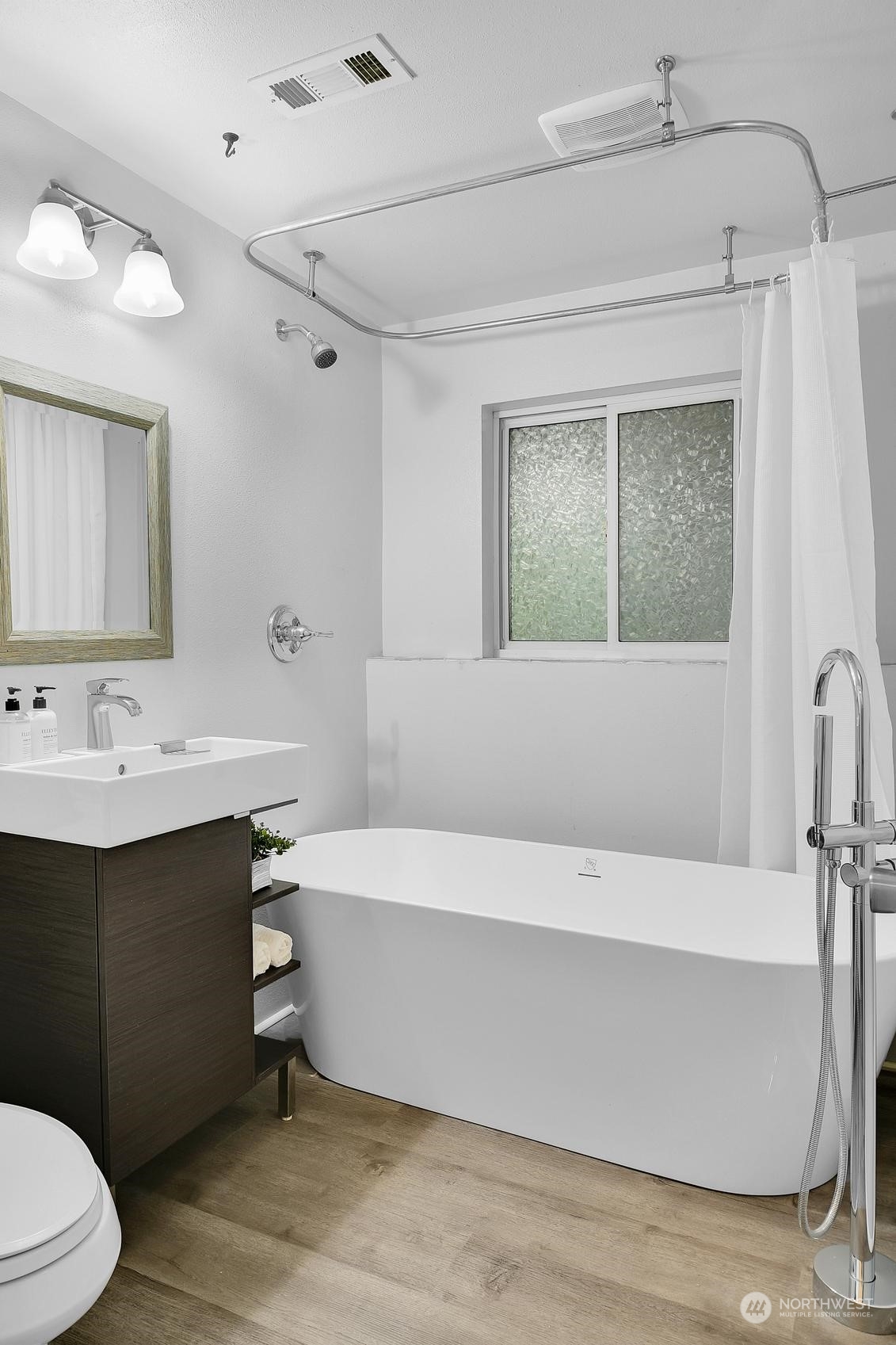 318 170th Place Southwest Bothell, WA 98012 - Photo 27 of 34 a bathroom with a bathtub a sink and a window