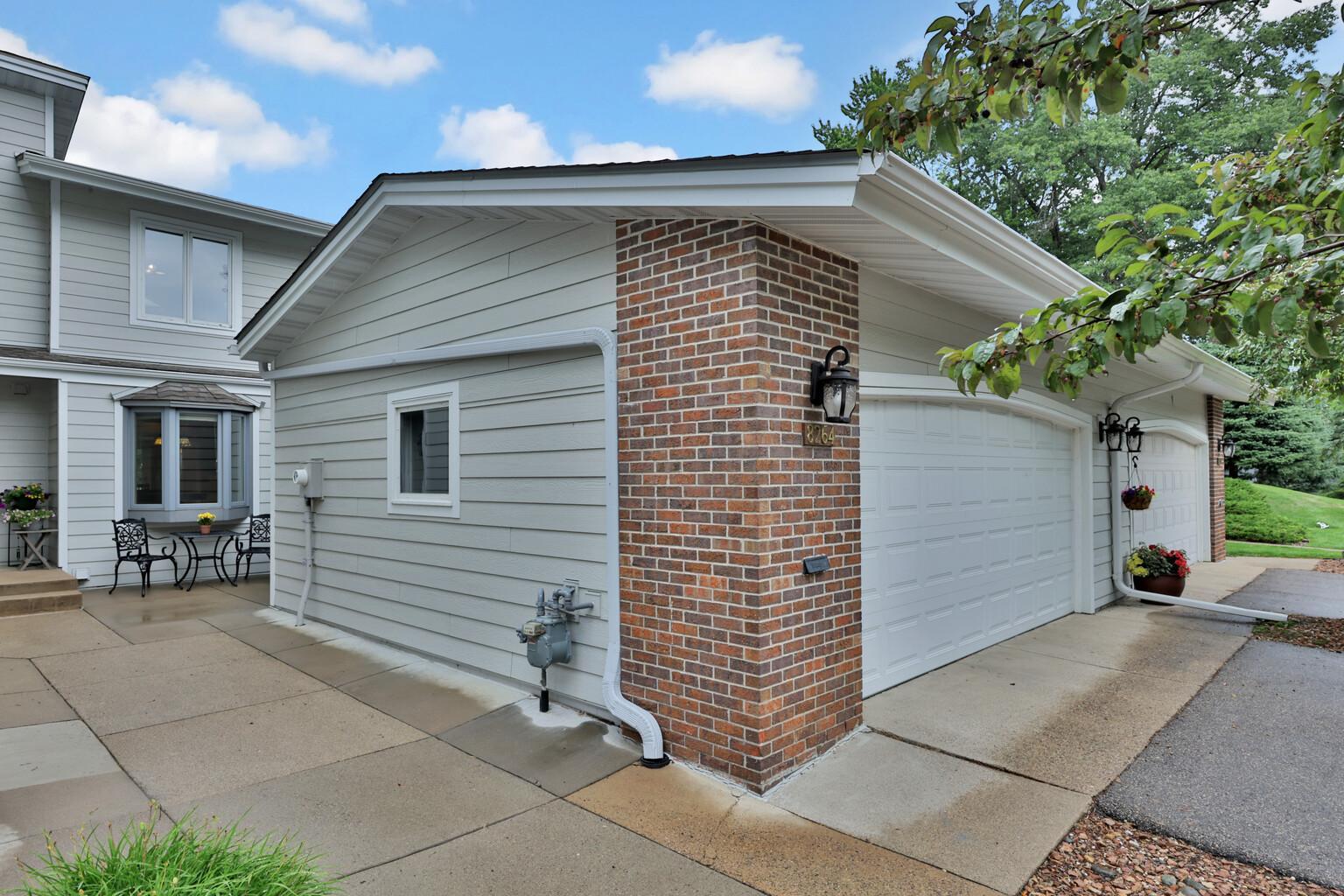 8264 Kingslee Road Bloomington, MN 55438 - Photo 2 of 38 Gallery Image 2