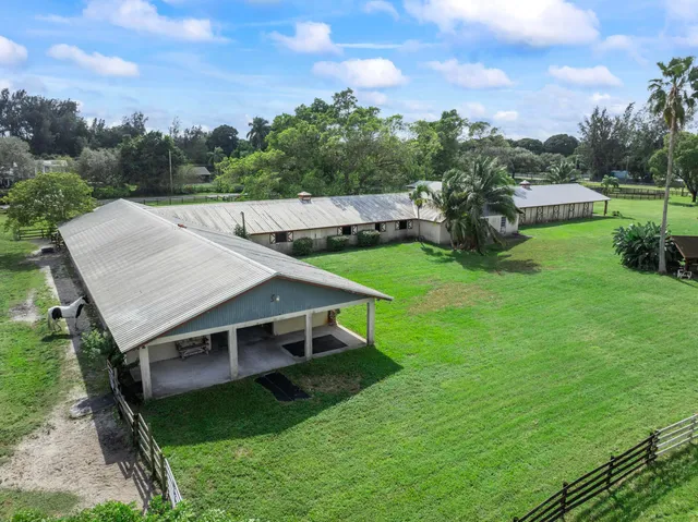an aerial view of a house having yard