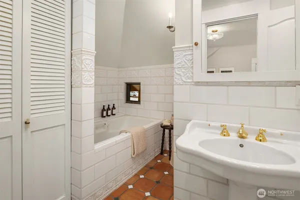 $2,398,950 | 2307 Broadway East, Seattle, WA 98102