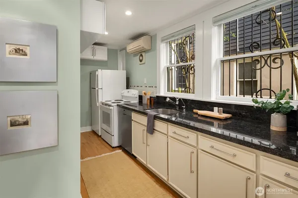 $2,398,950 | 2307 Broadway East, Seattle, WA 98102