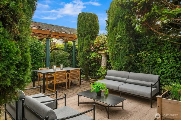 $2,398,950 | 2307 Broadway East, Seattle, WA 98102