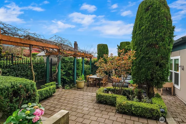 $2,398,950 | 2307 Broadway East, Seattle, WA 98102
