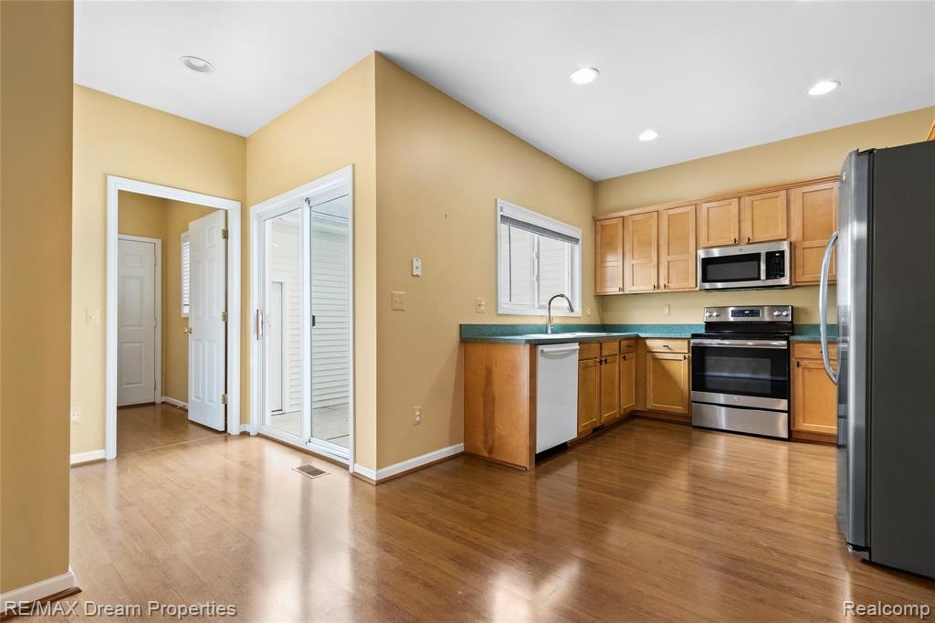 21509 Garrison Street Dearborn, MI 48124 - Photo 5 of 24