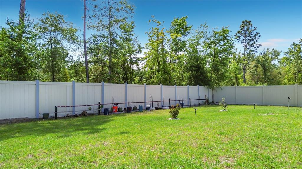 13677 Southwest 69th Terrace Ocala, FL 34473 - Photo 25 of 28 a backyard with garden and deck