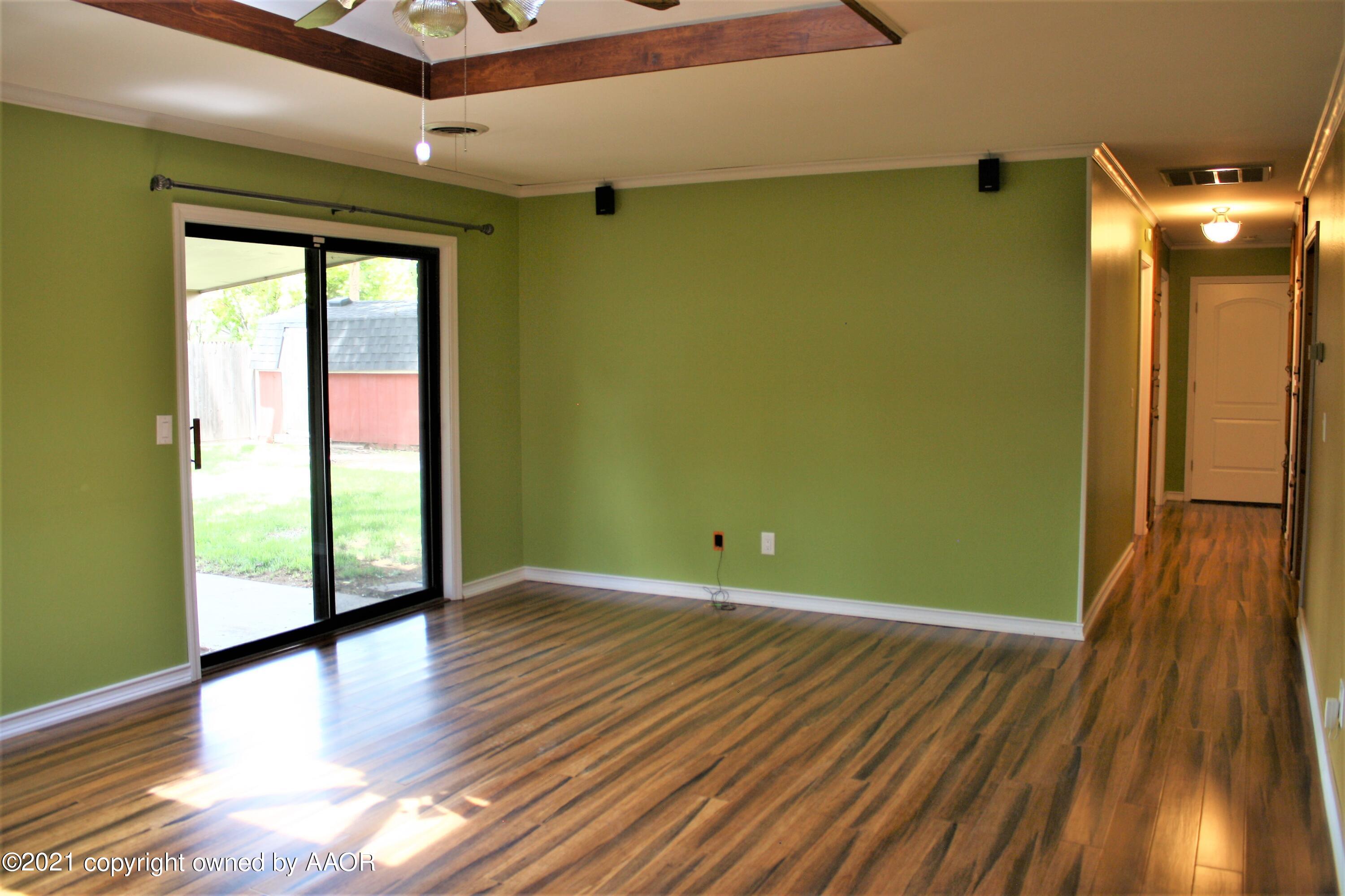 6006 Dreyfuss Road Amarillo, TX 79106 - Photo 14 of 35 a view of an empty room with wooden floor and a window