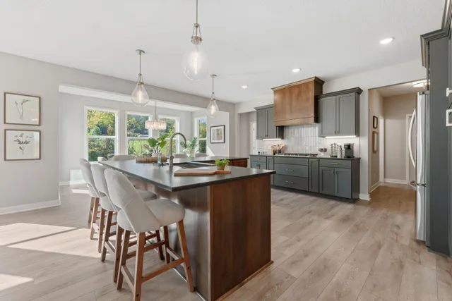 $865,900 | 7698 22nd Avenue South, Shakopee, MN 55379