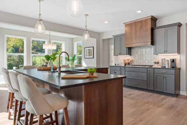 $865,900 | 7698 22nd Avenue South, Shakopee, MN 55379