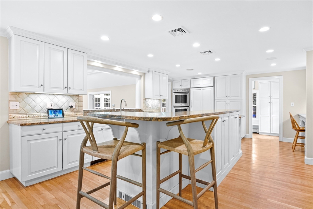 24 Radcliffe Road Wellesley, MA 02482 - Photo 7 of 32