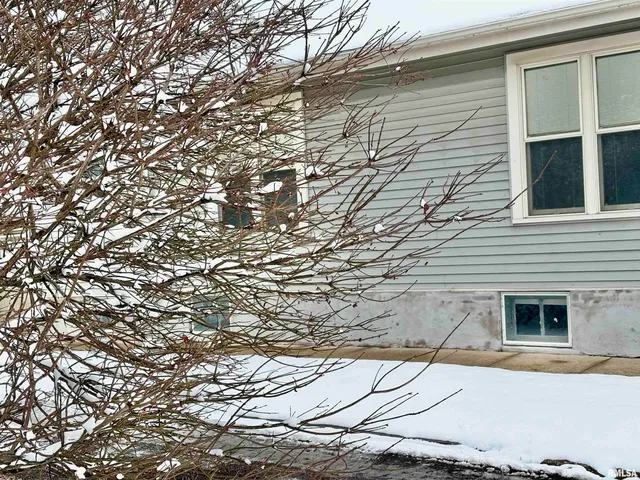 $137,900 | 1517 South Main Street, Jacksonville, IL 62650