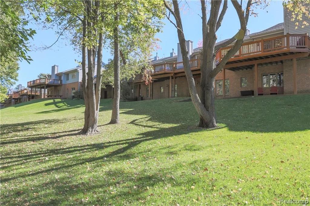 6674 Ridgeview Drive Clarkston, MI 48346 - Photo 33 of 35