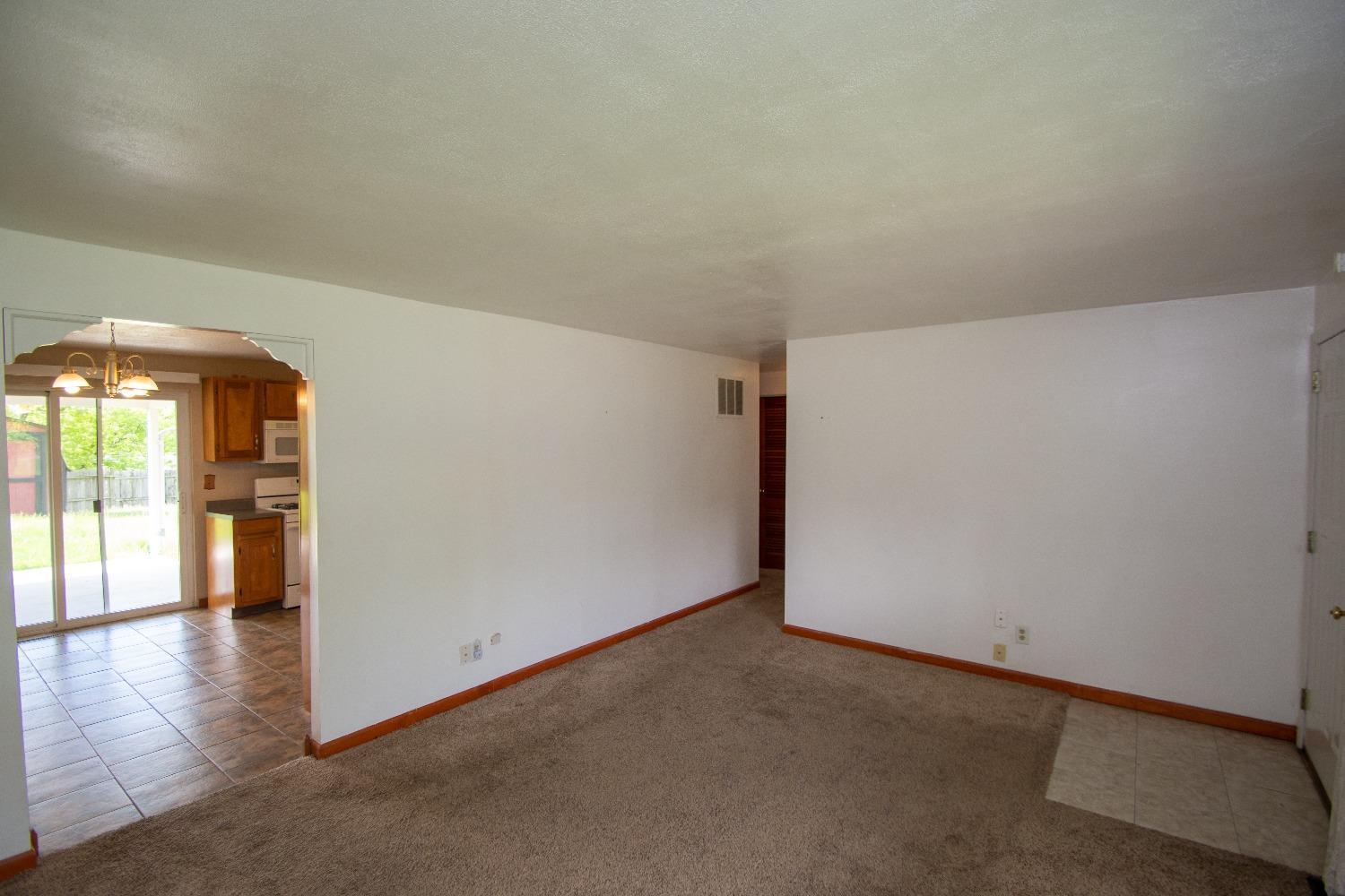 687 Castro Lane Springdale, OH 45246 - Photo 5 of 24
