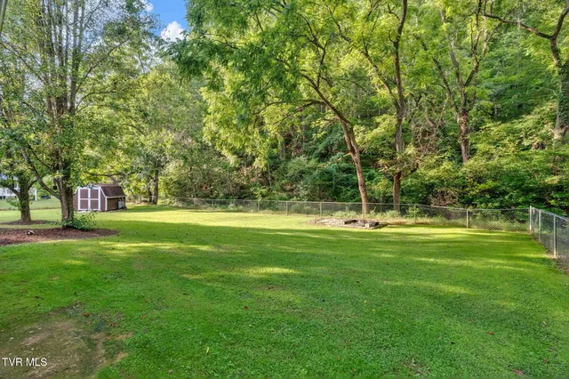 $315,000 | 1830 Bristol Highway, Elizabethton, TN 37643