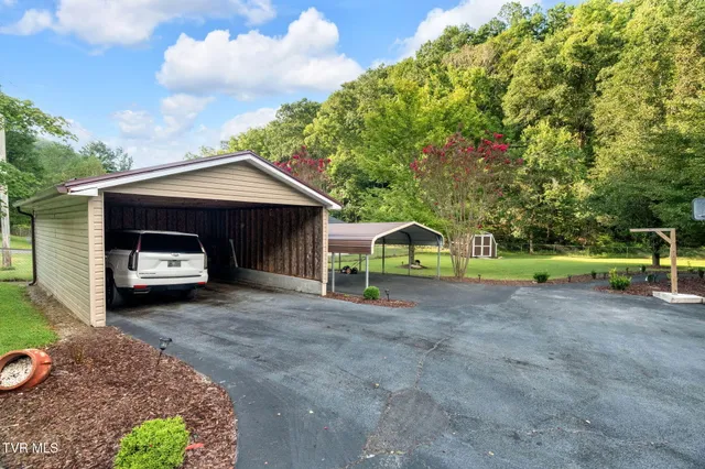 $315,000 | 1830 Bristol Highway, Elizabethton, TN 37643