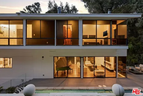 $2,629,000 | 2350 Benedict Canyon Drive, Beverly Hills, CA 90210