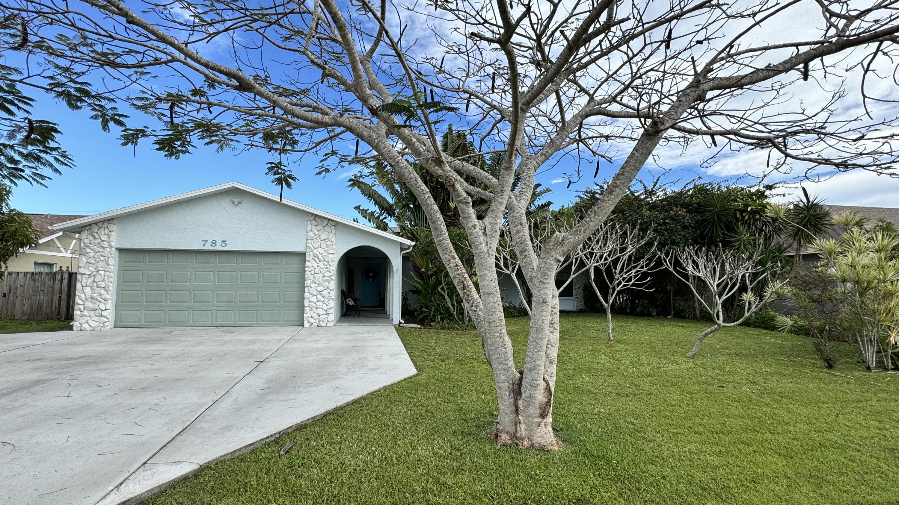 785 Southeast Fallon Dr  
