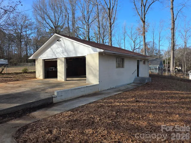 a view of backyard of house