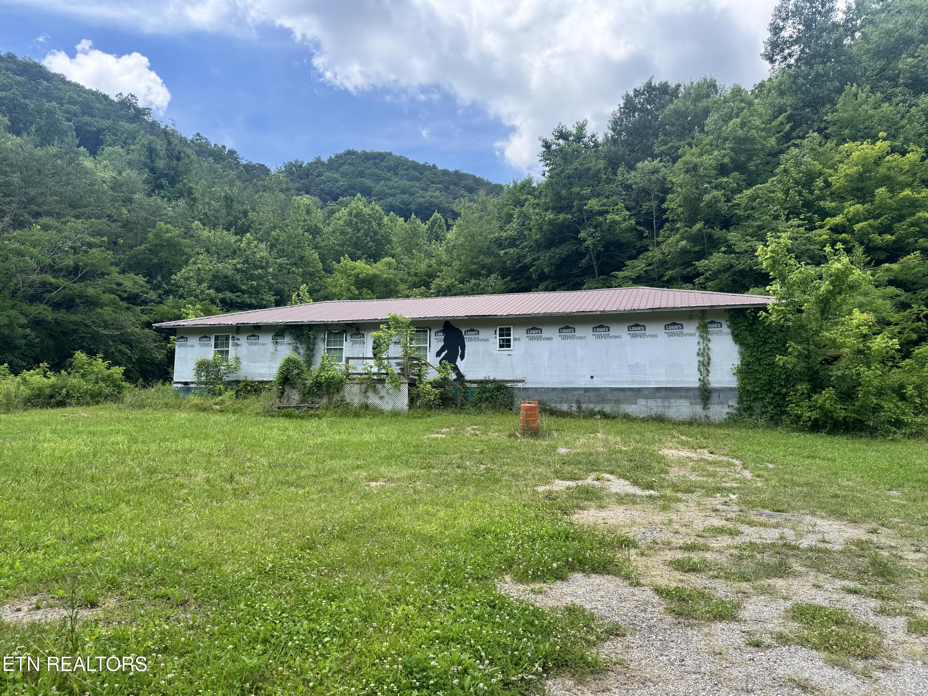 955 Rock Haven Road Bean Station, TN 37708 - Photo 9 of 23 Big House outside