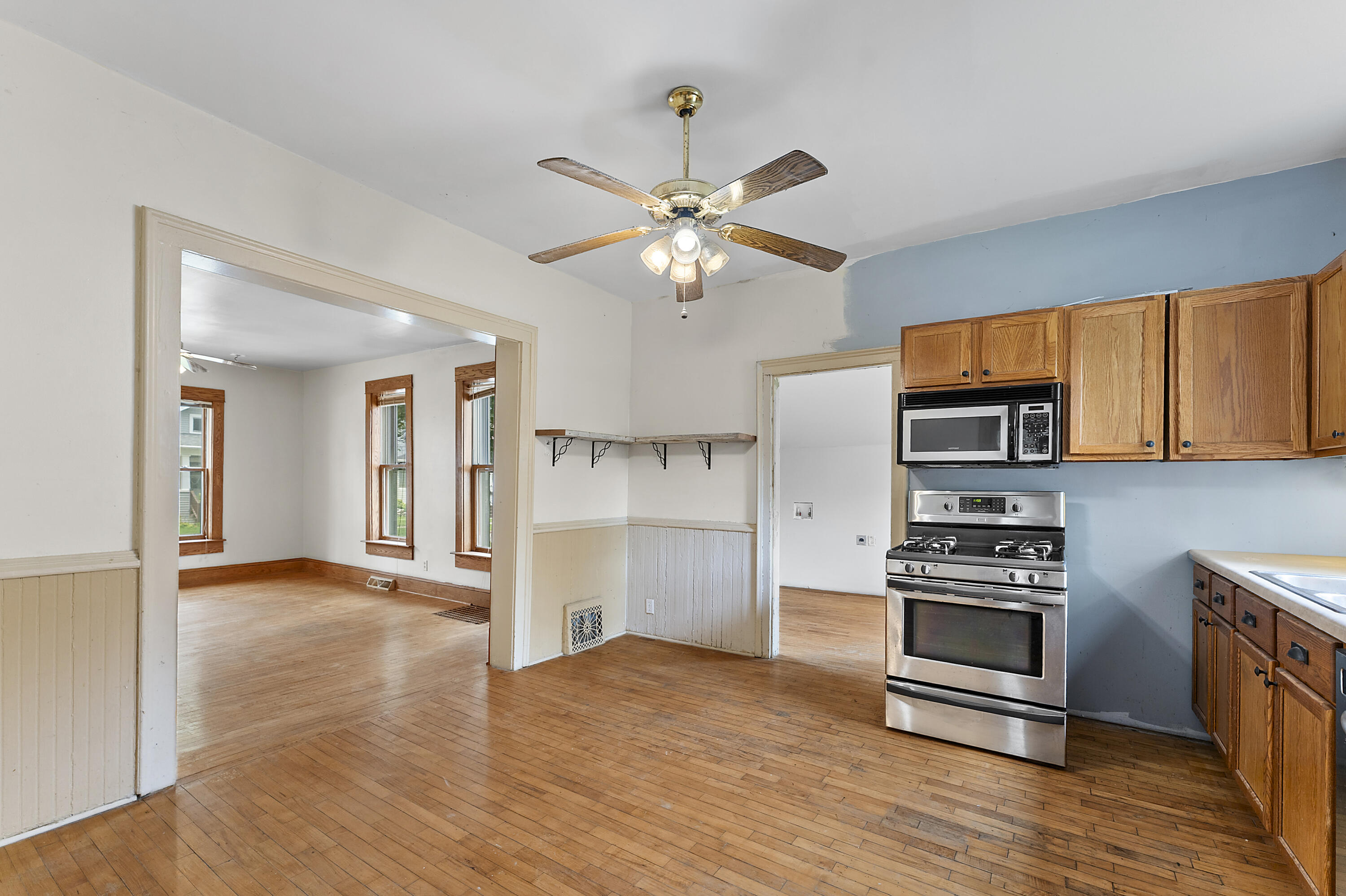 1016 East Vine Street Appleton, WI 54911 - Photo 10 of 46 033-1016EastVineStreet-Appleton-WI-54911