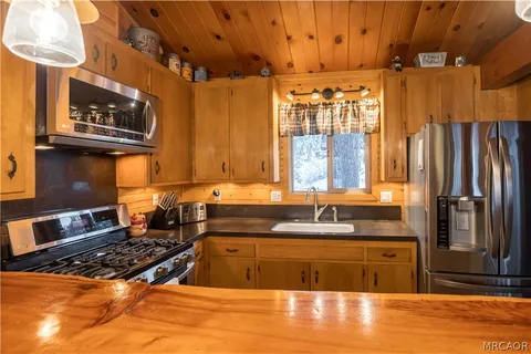 $675,000 | 740 Cove Drive, Big Bear Lake, CA 92315