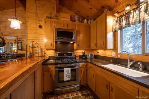 $675,000 | 740 Cove Drive, Big Bear Lake, CA 92315