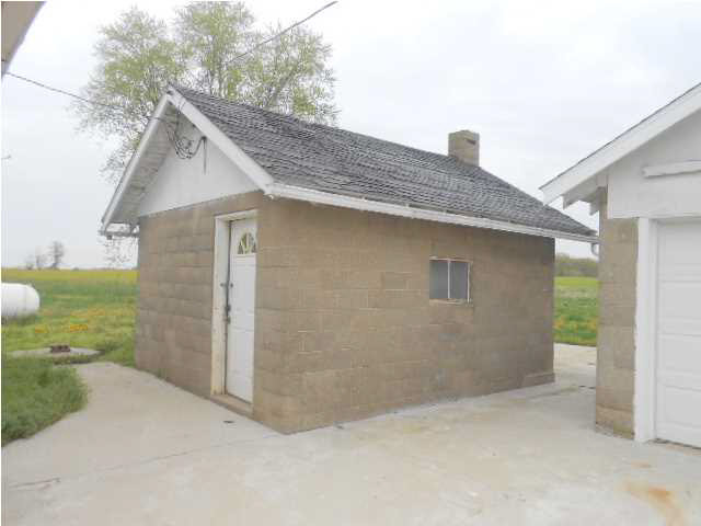 13342 Lawrence Road Sumner, IL 62466 - Photo 2 of 12 Gallery Image 2