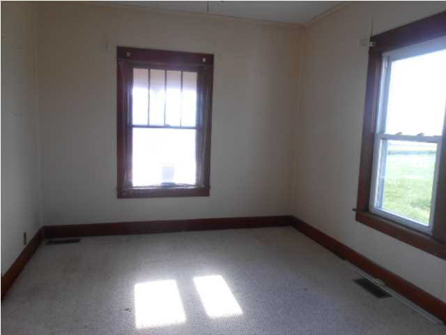 13342 Lawrence Road Sumner, IL 62466 - Photo 7 of 12 Gallery Image 7